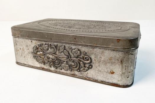 Preview: Alte Blechdose